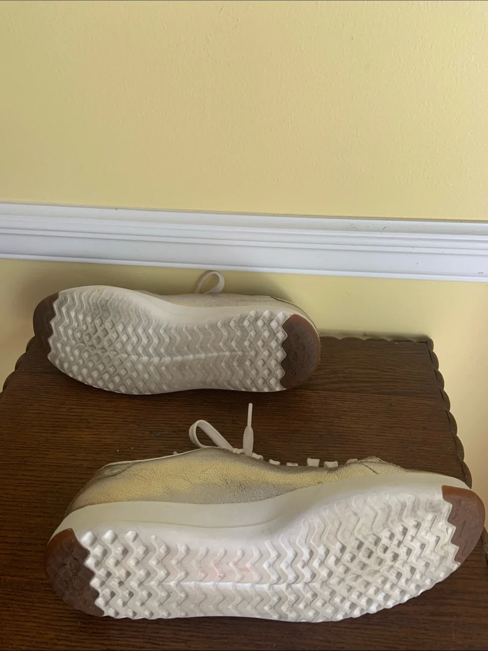 Cole Haan Size 8B Metallic Gold Metallic Women's Lace-Up Sneakers
